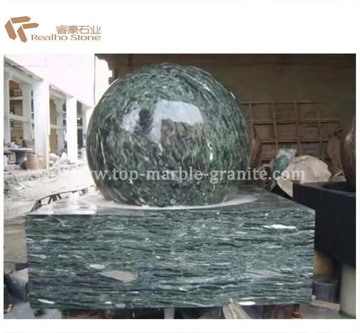 Đài phun nước bằng đá granit với một quả cầu nổi